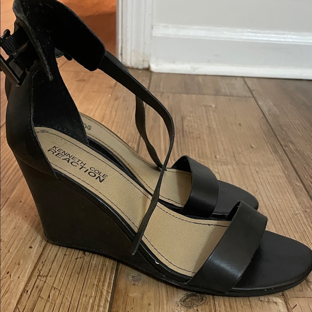 Kenneth Cole Reaction Black Strappy Wedges
